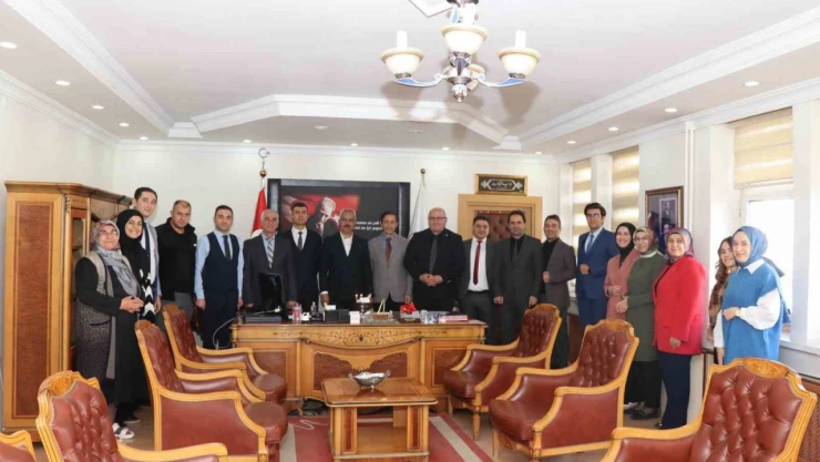 Belediye Başkanına sürpriz doğum günü kutlaması