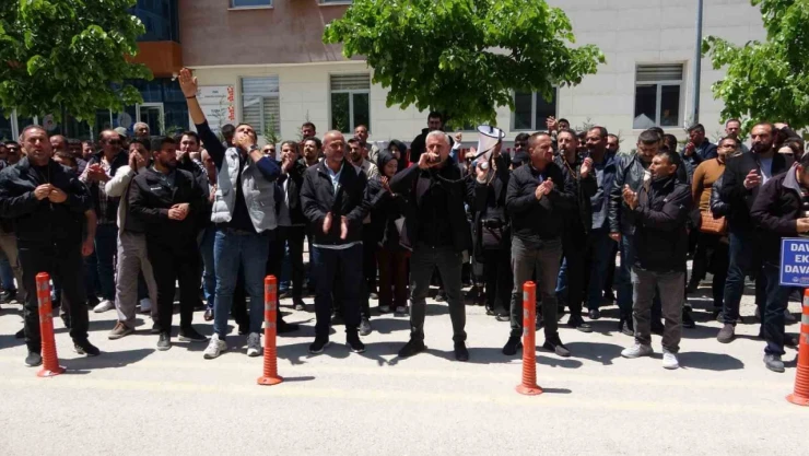 Belediyelerden çıkarılan işçilerden 'düdüklü' eylem