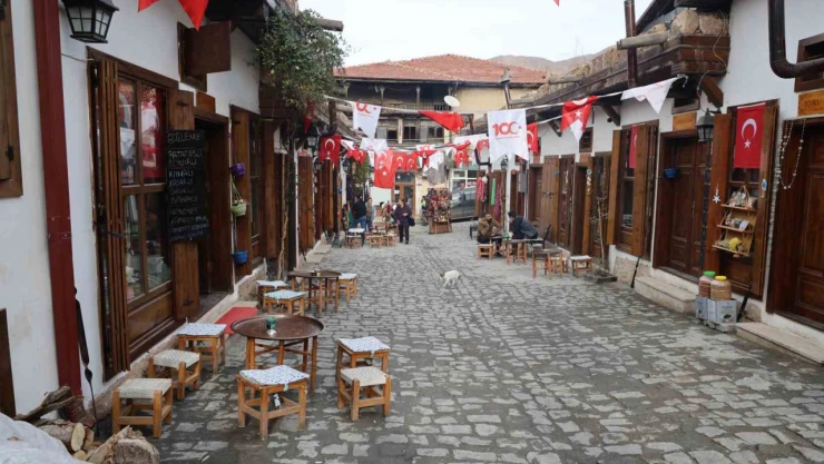 Bu sokaktaki tüm esnaf kadın