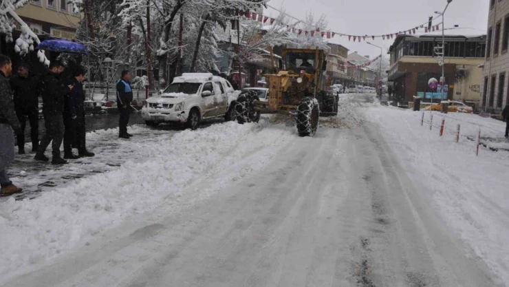 Bulanık'ta kar yağışı