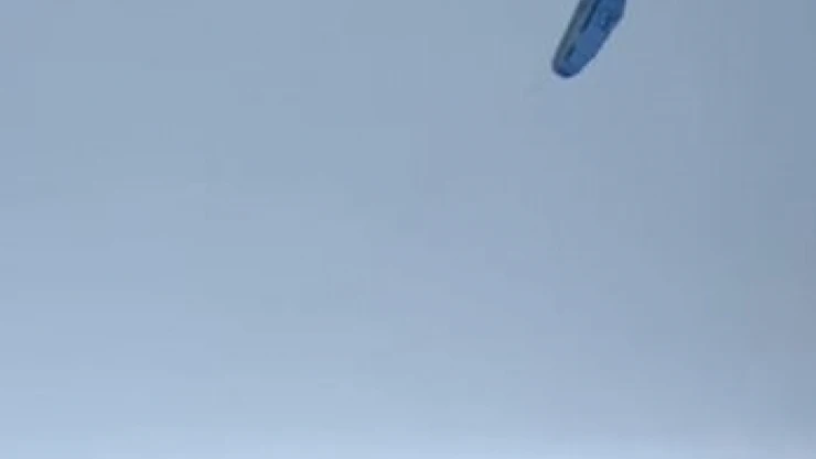Buz tutan Çıldır Gölü'nde sörf heyecanı