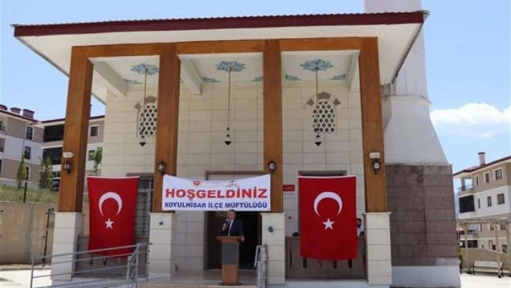 Camii dualarla ibadete açıldı