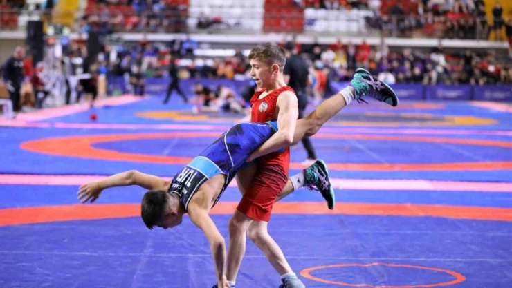 Cenk İldem U15 Erkekler Grekoromen Güreş Türkiye Şampiyonası devam ediyor