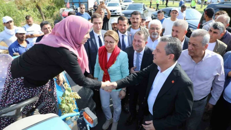 CHP'li belediye başkanı eşini çiftçi diye tanıttı