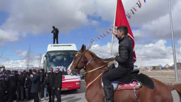 Cumhurbaşkanı Erdoğan'a Erzurum'da yoğun ilgi