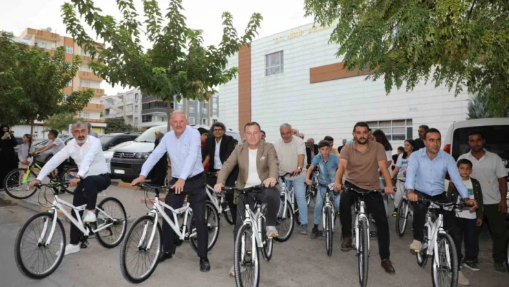Doğan, başarılı öğrencileri bisikletle ödüllendirdi