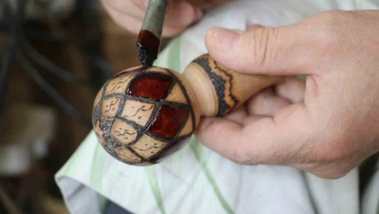 Dünyaca ünlü Sivas kiliminin motiflerini bastona işliyor