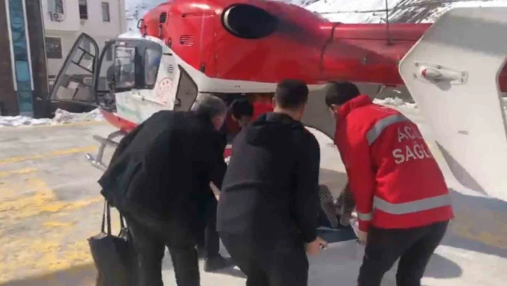 Düşük riski olan hamile kadın, helikopter ambulansla hastaneye kaldırıldı