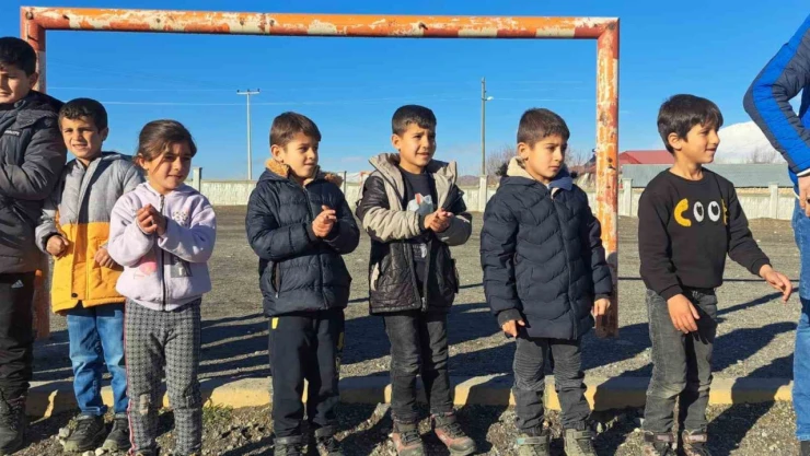 Elazığ'dan Adilcevaz'a 'gönül köprüsü' kuruldu