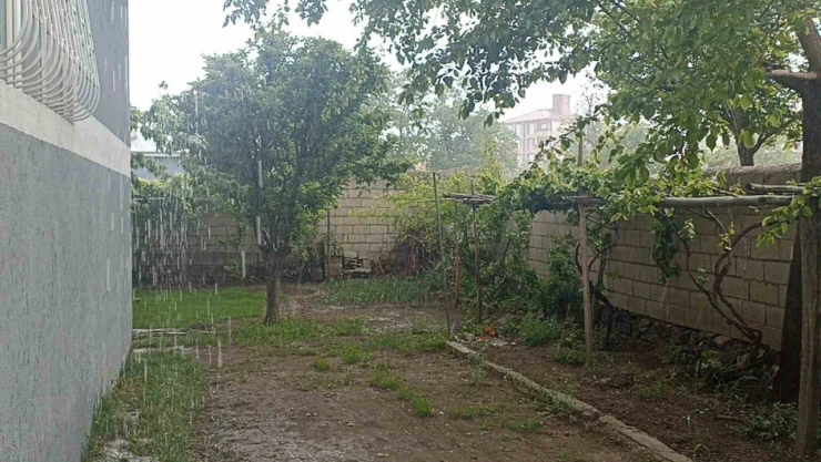 Erciş'te sağanak etkili oldu