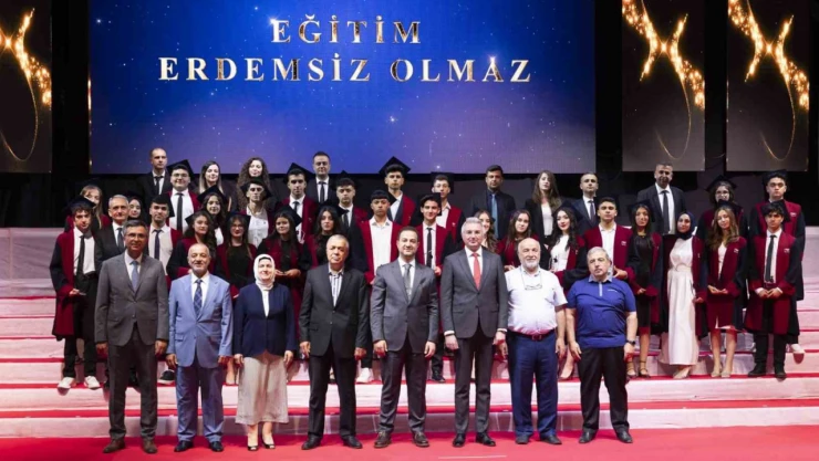 Erdem Koleji'nde mezuniyet coşkusu