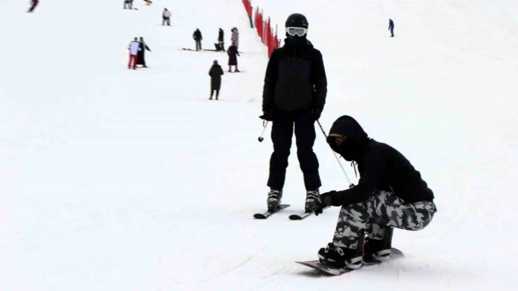 Ergan'da hafta sonu kayak heyecanı