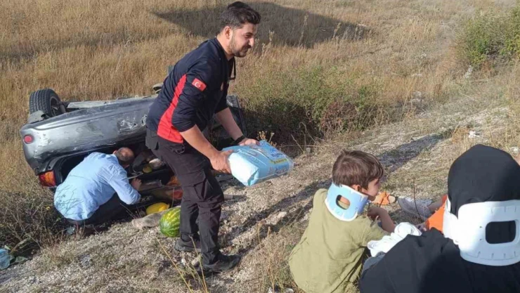 Erzincan'da otomobil şarampole uçtu: 6 yaralı