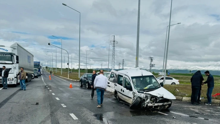 Erzurum kuzey çevre yolunda kaza 6 yaralı