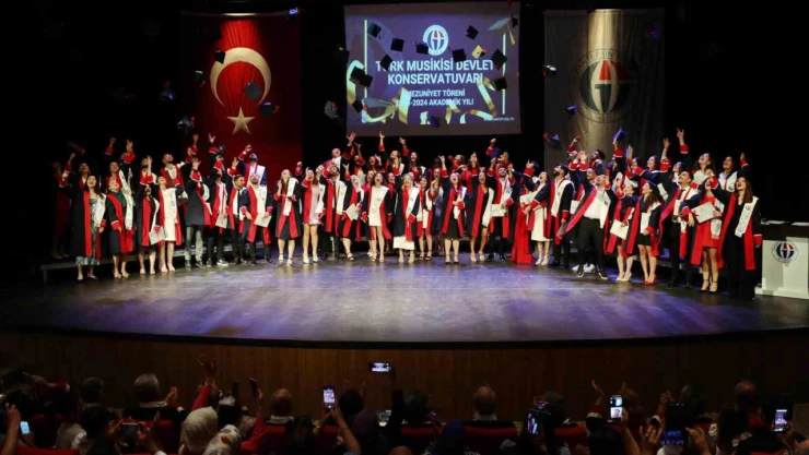 GAÜN TMDK öğrencilerinin mezuniyet sevinci