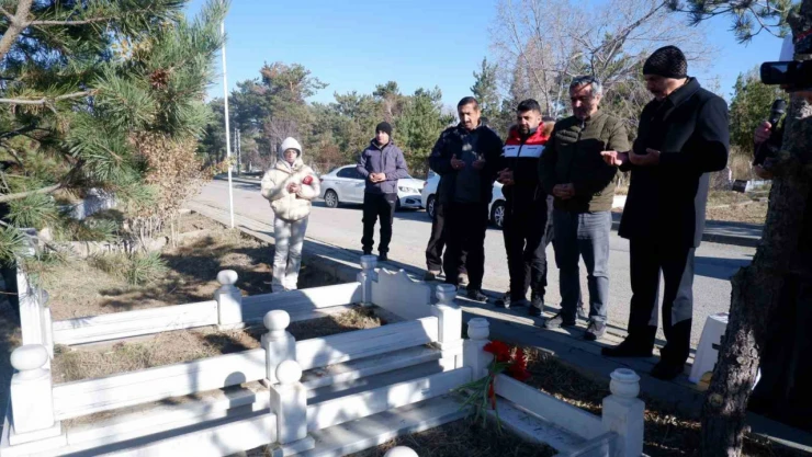 Gazeteci Sebahattin Yılmaz kabri başında anıldı