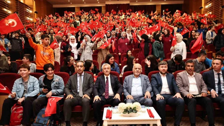 Gazi torunları Çanakkale'de ecdada dua ediyor