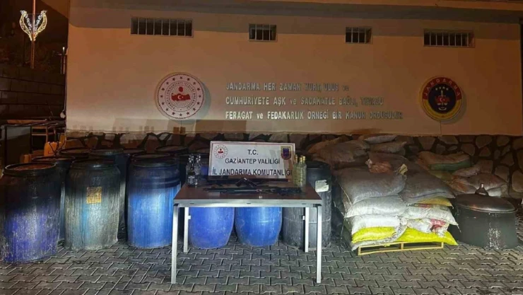 Gaziantep'te 4 bin 500 litre sahte alkol ele geçirildi