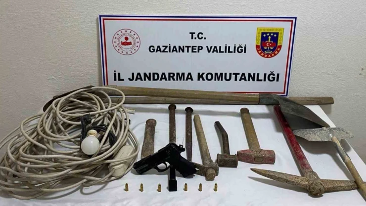 Gaziantep'te kaçak kazı yapan 4 şüpheli yakalandı