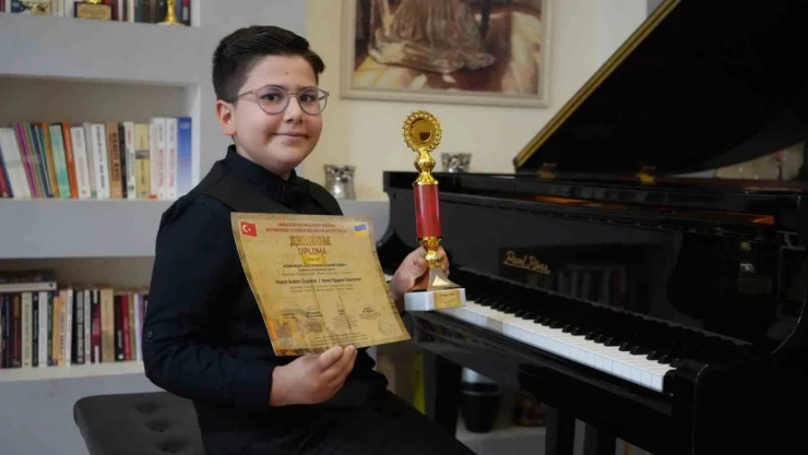 Gaziantepli 12 yaşındaki Hamit, piyanoda dünya birincisi oldu