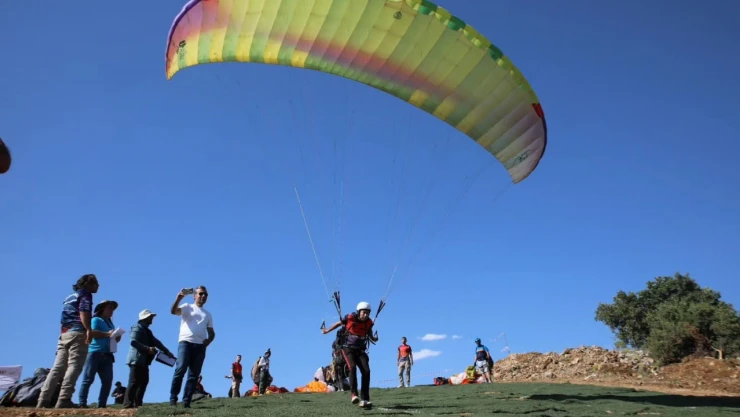 Gölbaşı ilçesinde yamaç paraşütü bölge şampiyonası yapıldı