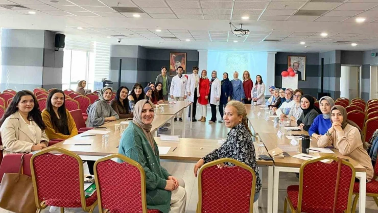 Hastanede 'Anne Sütü ve Emzirme' eğitimi verildi