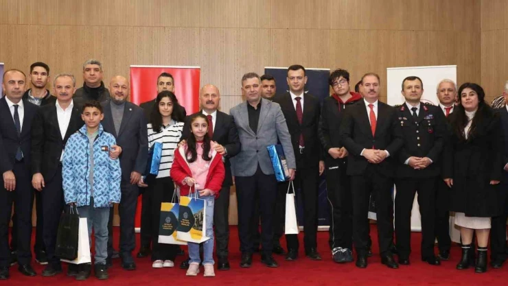 Hikaye yazma yarışmasında ödüller sahiplerini buldu