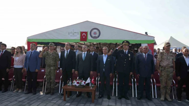 Iğdır'da hain saldırıda hayatını kaybeden şehitler için yapılan anıt törenle açıldı