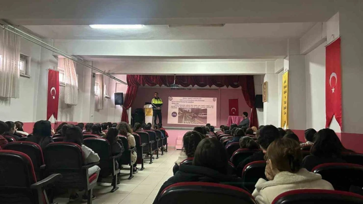 Iğdır'da öğrencilere trafik bilgilendirmesi