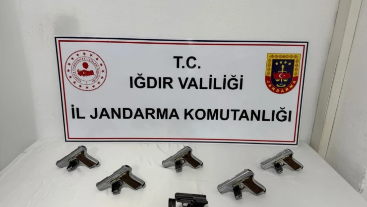 Iğdır'daki kaçakçılık operasyonunda 6 tabanca ele geçirildi