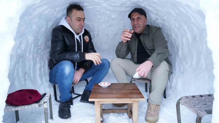 İglo kahvehaneye büyük ilgi