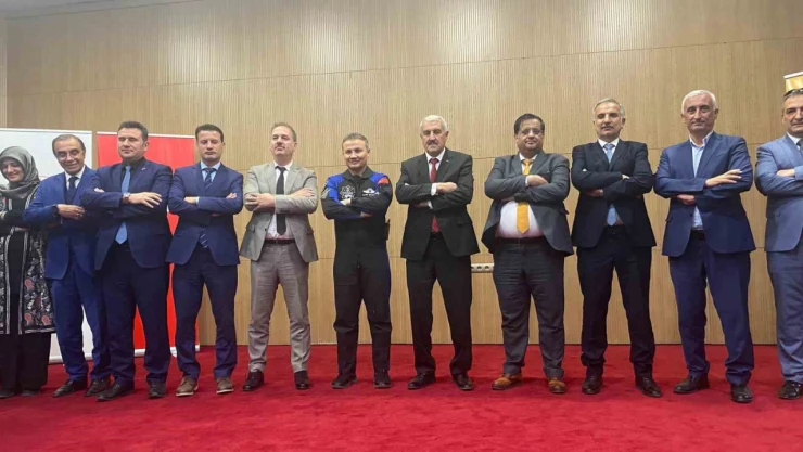 İlk Türk astronot Alper Gezeravcı Adıyaman'da öğrencilerle buluştu