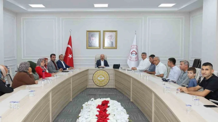 İş arayan vatandaşlar derdini Vali Varol'a anlattı