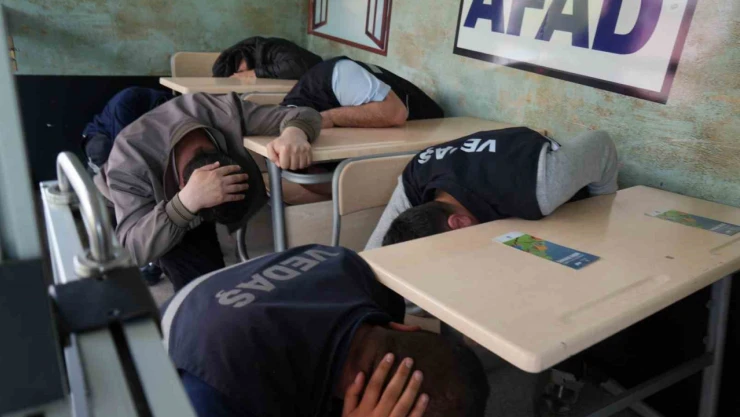 Kahramanmaraş depremini simülasyon tırında birebir yaşadılar