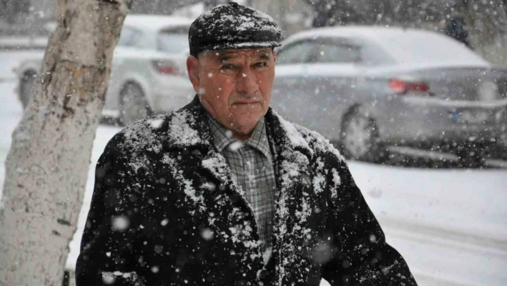 Kars 5 dakikada beyaza büründü