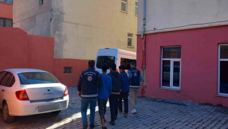 Kars'ta 8 düzensiz göçmen yakalandı