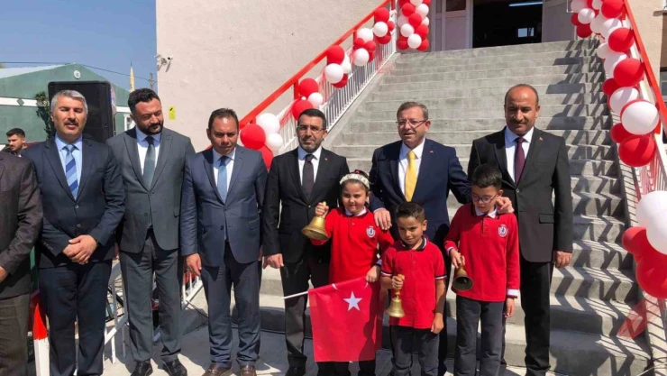 Kars'ta ilk ders zili çaldı