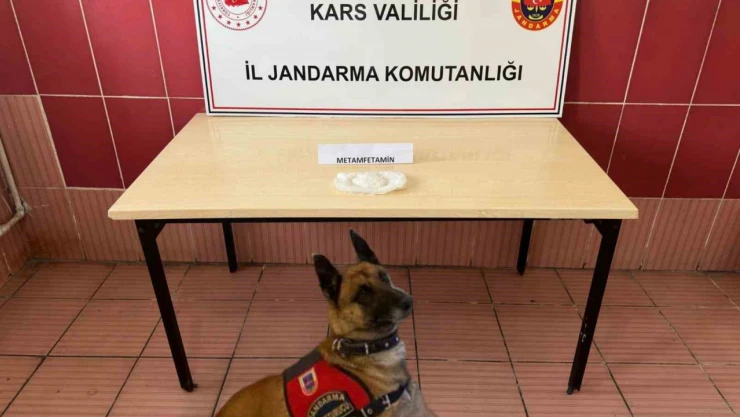 Kars'ta jandarma uyuşturucu ele geçirdi