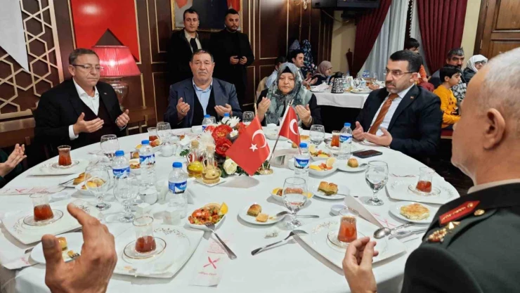 Kars'ta şehit aileleri ve gaziler iftarda buluştu
