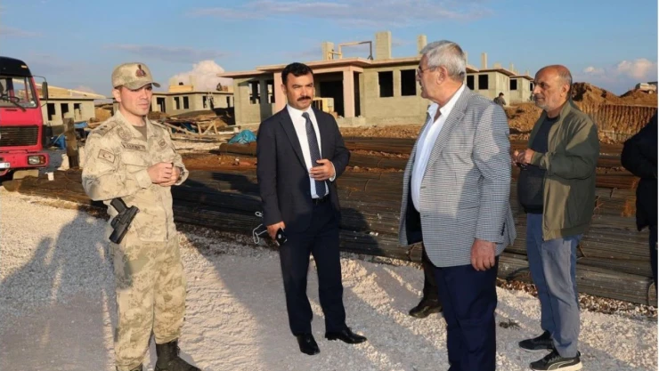 Kaymakam Soysal, deprem konutlarını yerinde inceledi