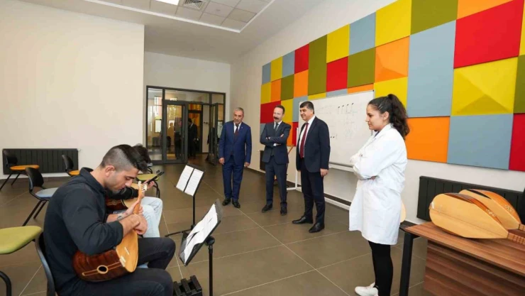 Kaymakam Yamlı, Şehitkamil Sanat Merkezi'ni inceledi