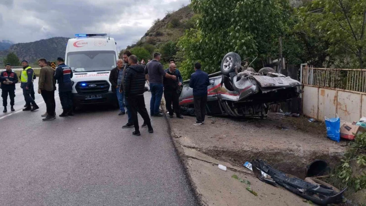 Kontrolden çıkan pikap devrildi: 5 yaralı