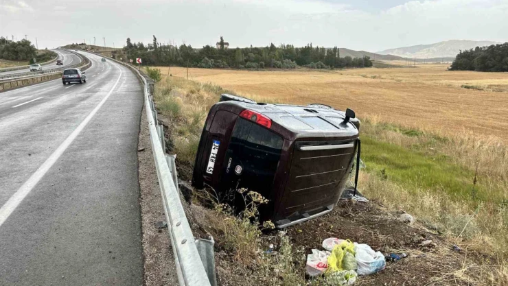 Kontrolden çıkıp şarampole uçtu, araçta bulunan 5 kişi yaralandı