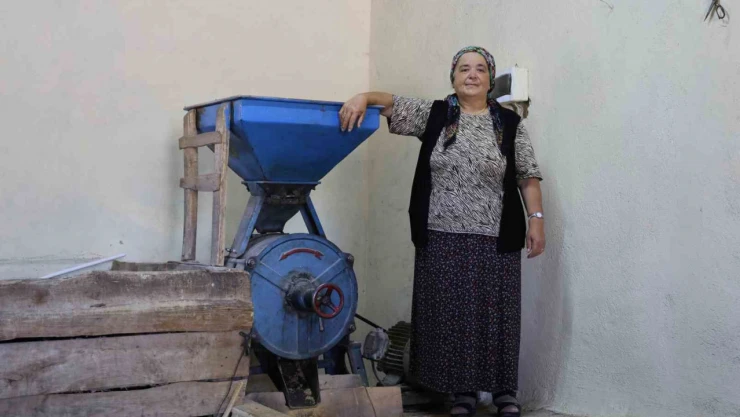 Kötü söylemlere kulak asmadı, ilçenin tek kadın değirmencisi oldu