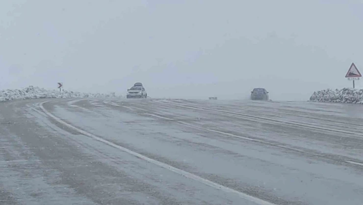 Kurubaş Geçidi'nde sis etkili oluyor