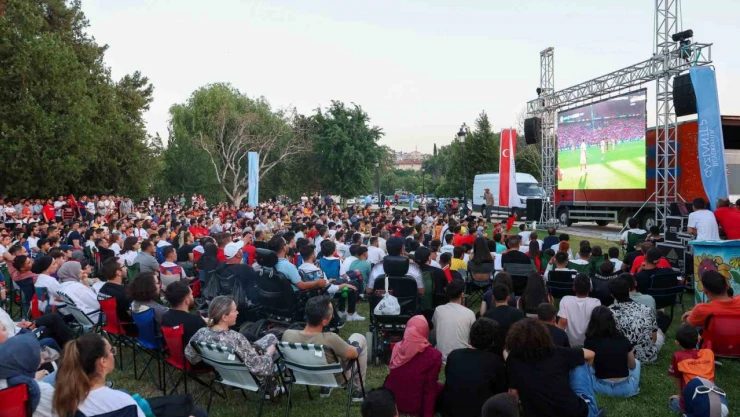 Milli takımın heyecanına büyükşehir de ortak oluyor