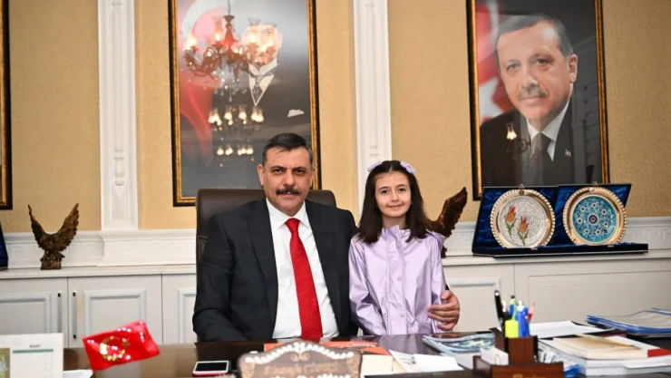 Minik Lina'dan Vali'ye başarı sözü