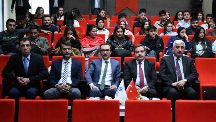 MTÜ'de Cumhuriyetin 101. yılı konferansı