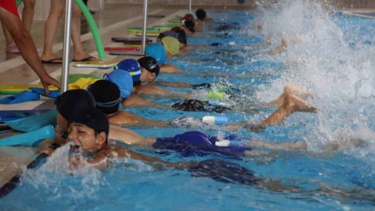 Muş'ta 17 bin çocuğa yüzme öğretilecek