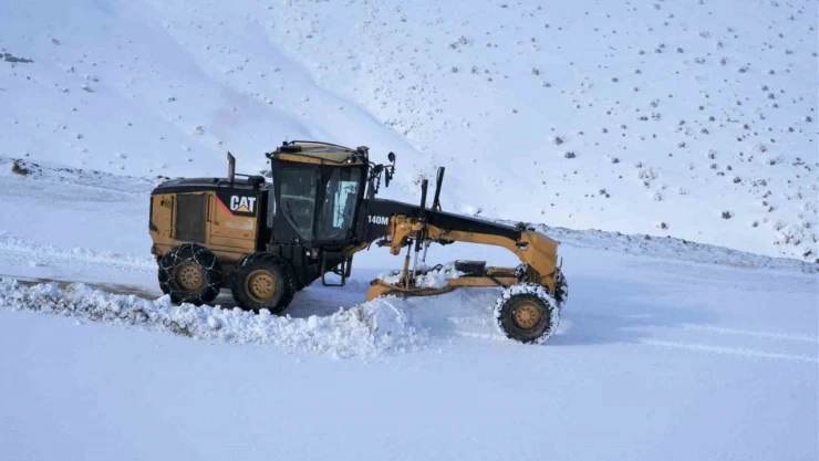 Muş'ta 41 köy yolu ulaşıma açıldı